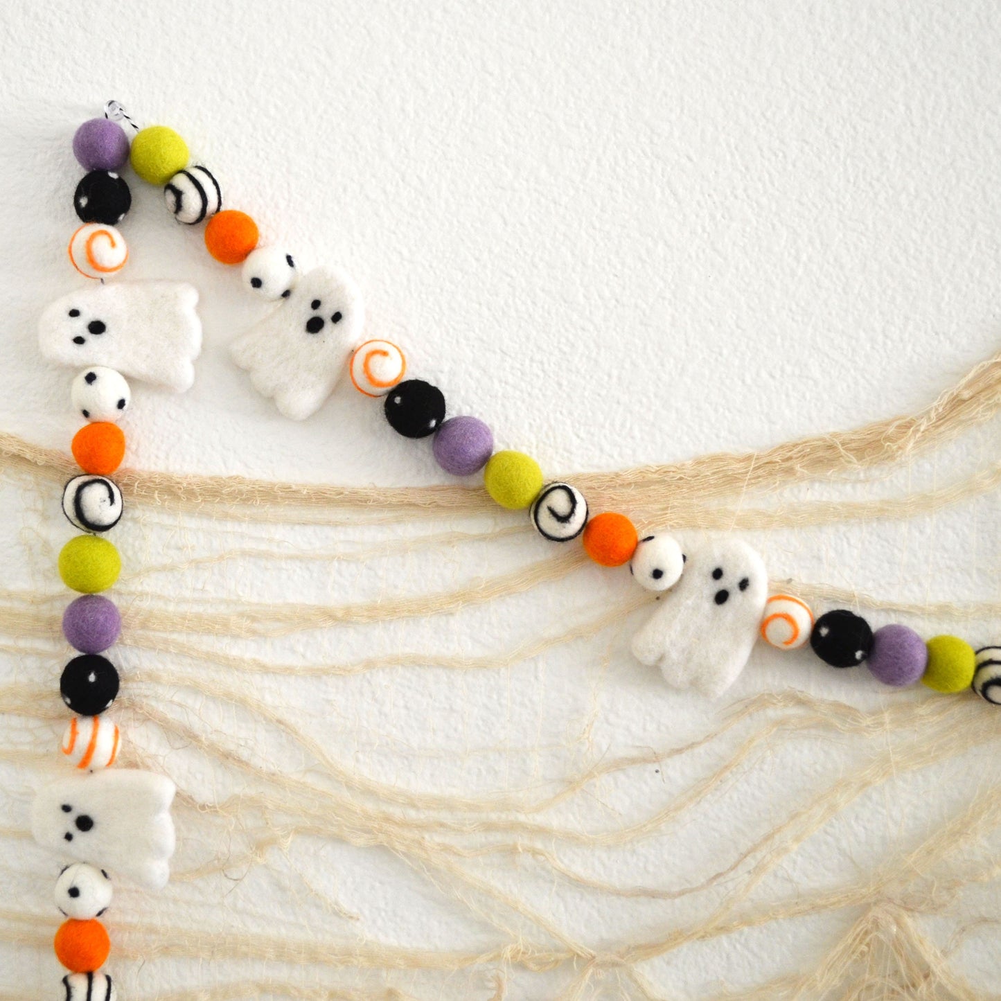 Ghost Halloween Garland - Felt Ball Garland, Halloween Felt Garland, Halloween Decor, Halloween Garland, Felt Ghost, Halloween Decoration