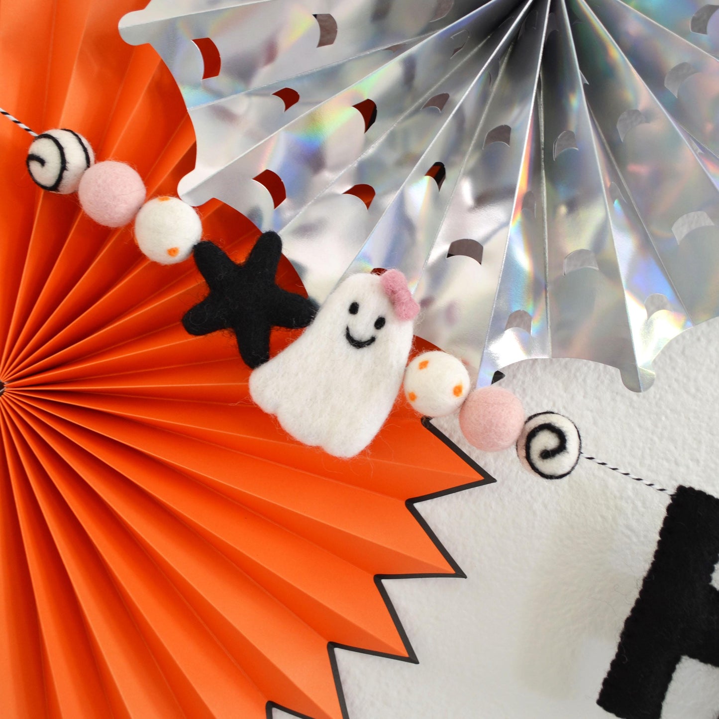 Halloween Felt Banner - HEY BOO Black