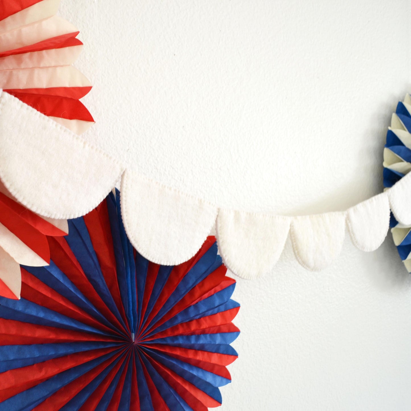 4th of July White Felt Scallop Banner