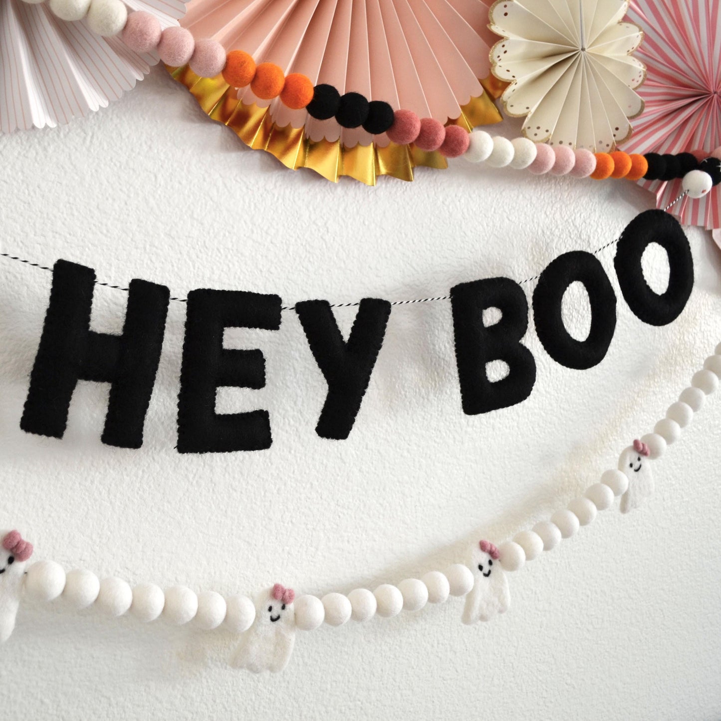 Halloween Felt Ball Garland- HEY BOO /Halloween Garland /Halloween Decorations /Halloween Party /Felt Ball Garland/BOO/Trick or Treat