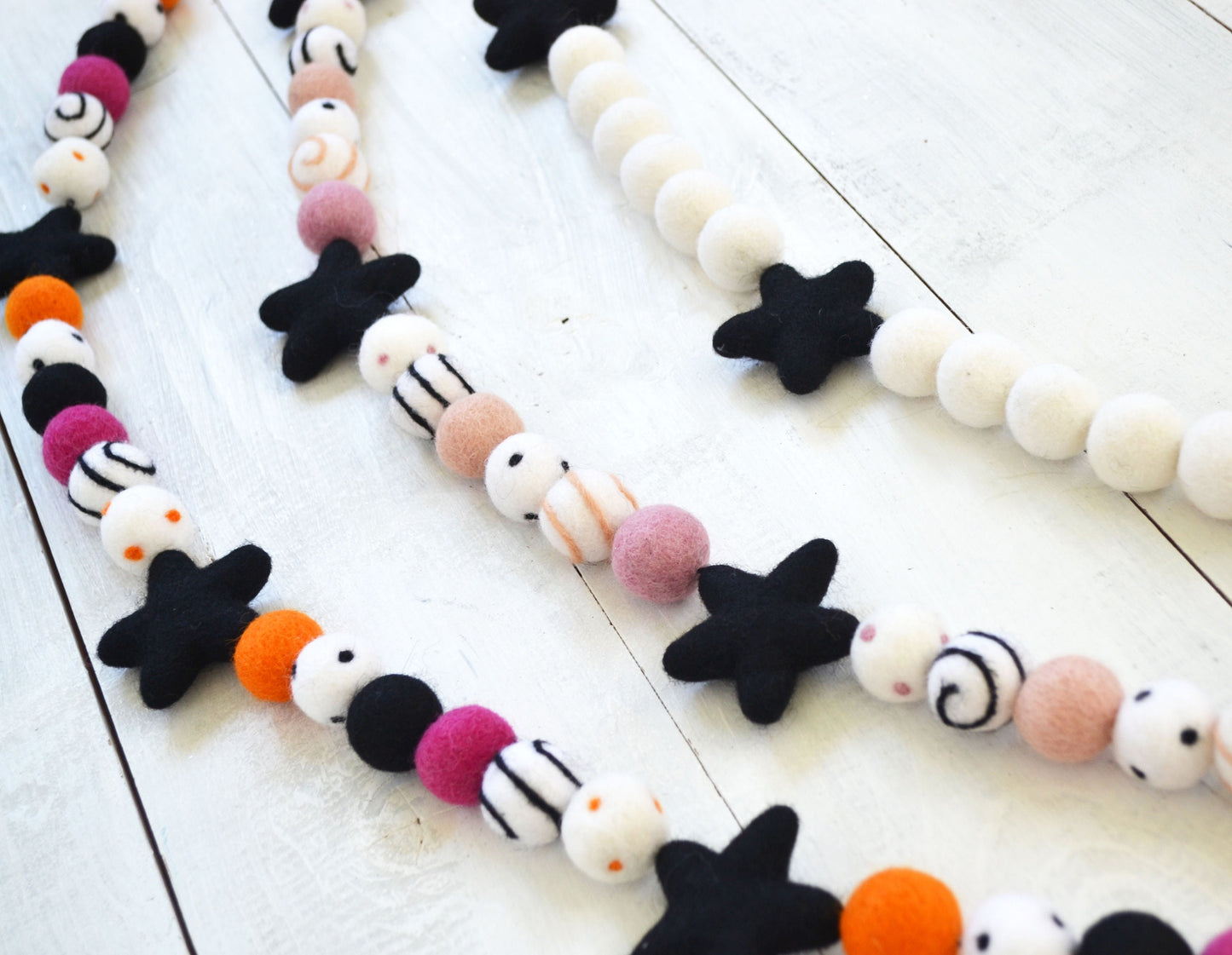 Halloween Felt Ball Garland - Black Star Felt Ball Garland, Halloween Garland, Star Garland, Halloween Decor, Black and Pink Garland, Felt