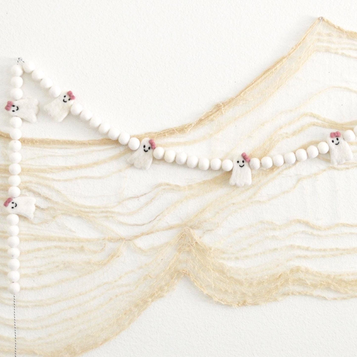 Ghost Halloween Garland - Ghost Felt Ball Garland, Halloween Felt Garland, Halloween Decor, Halloween Garland, Felt Ghost, Ghost with Bow