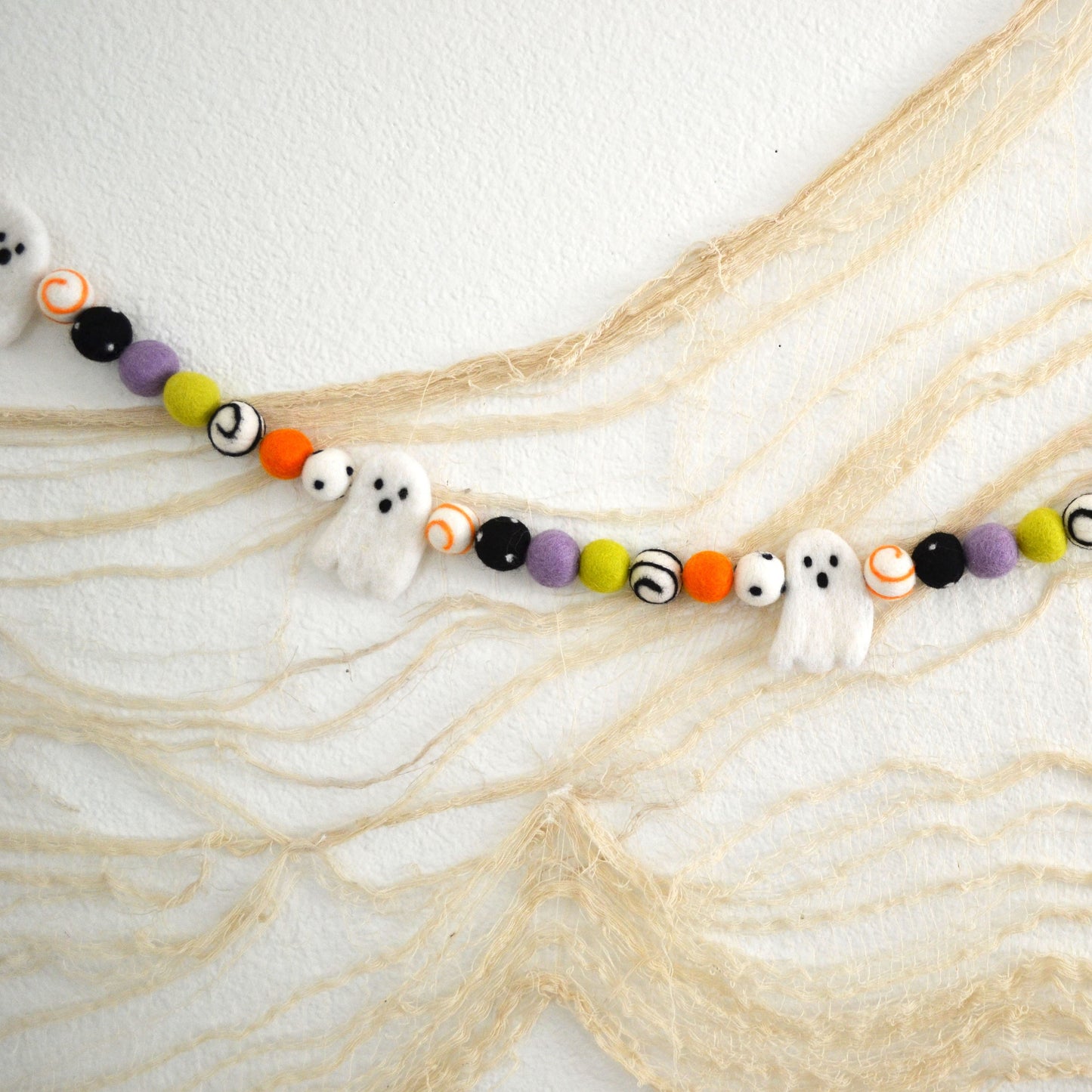 Ghost Halloween Garland - Felt Ball Garland, Halloween Felt Garland, Halloween Decor, Halloween Garland, Felt Ghost, Halloween Decoration