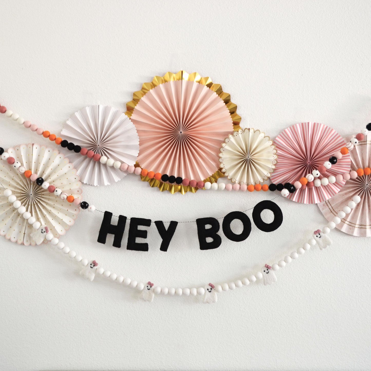 Halloween Felt Ball Garland- HEY BOO /Halloween Garland /Halloween Decorations /Halloween Party /Felt Ball Garland/BOO/Trick or Treat