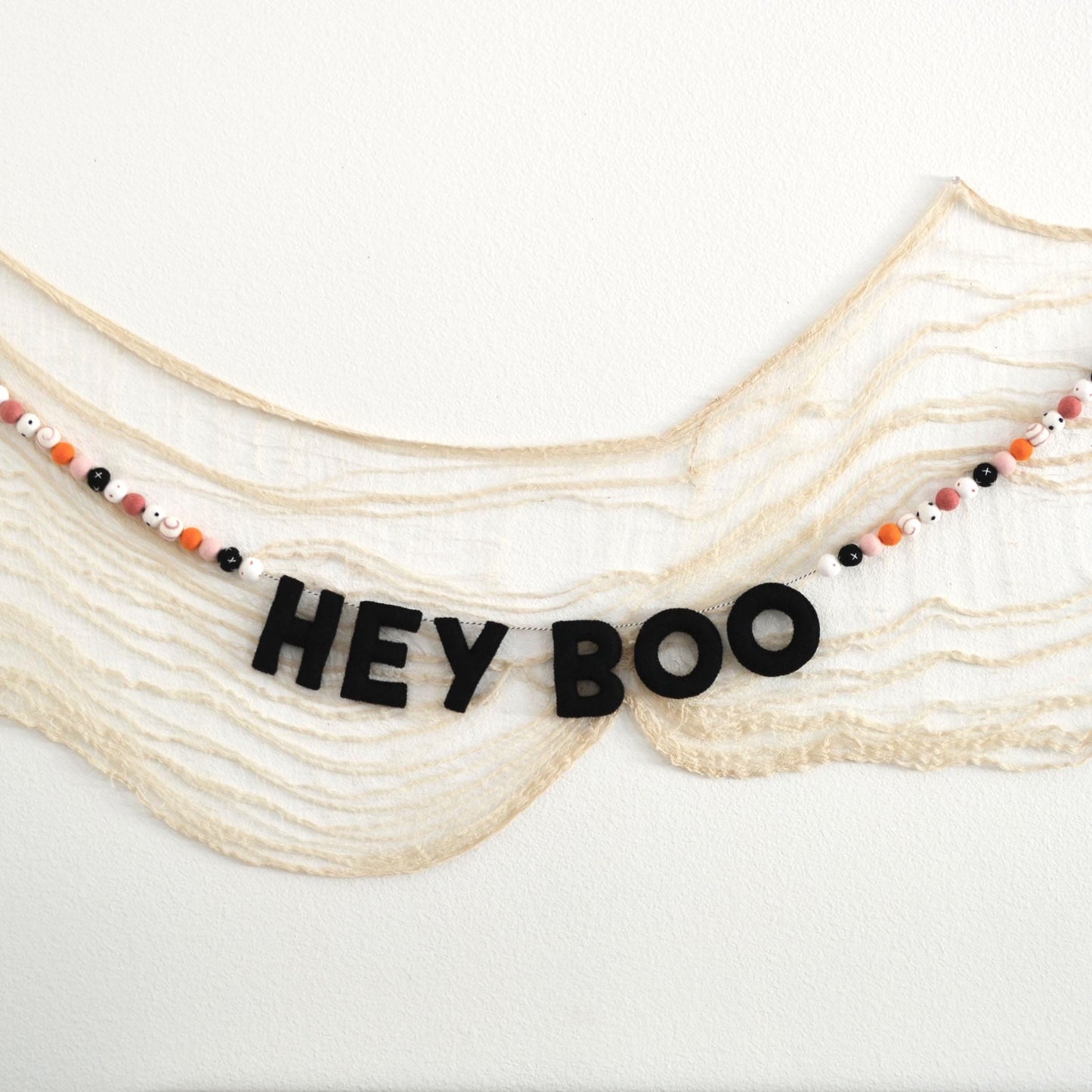 Halloween Felt Ball Garland- HEY BOO /Halloween Garland /Halloween Decorations /Halloween Party /Felt Ball Garland/BOO/Trick or Treat