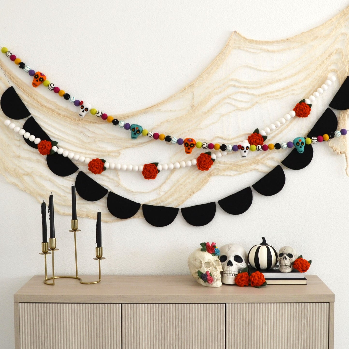 Black Felt Garland | Halloween Felt Ball Garland | Halloween Decor | Scallop Felt Garland | Halloween Garland | Black Garland | Halloween