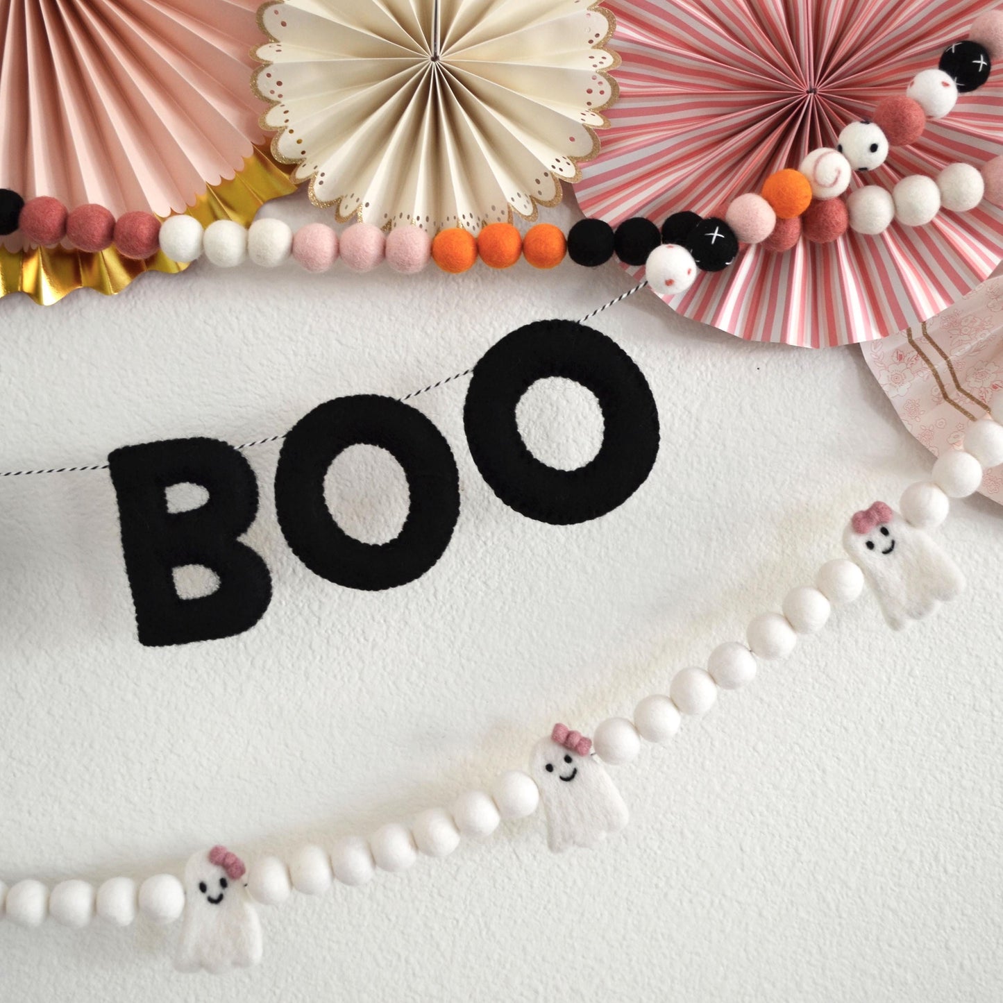 Halloween Felt Ball Garland- HEY BOO /Halloween Garland /Halloween Decorations /Halloween Party /Felt Ball Garland/BOO/Trick or Treat