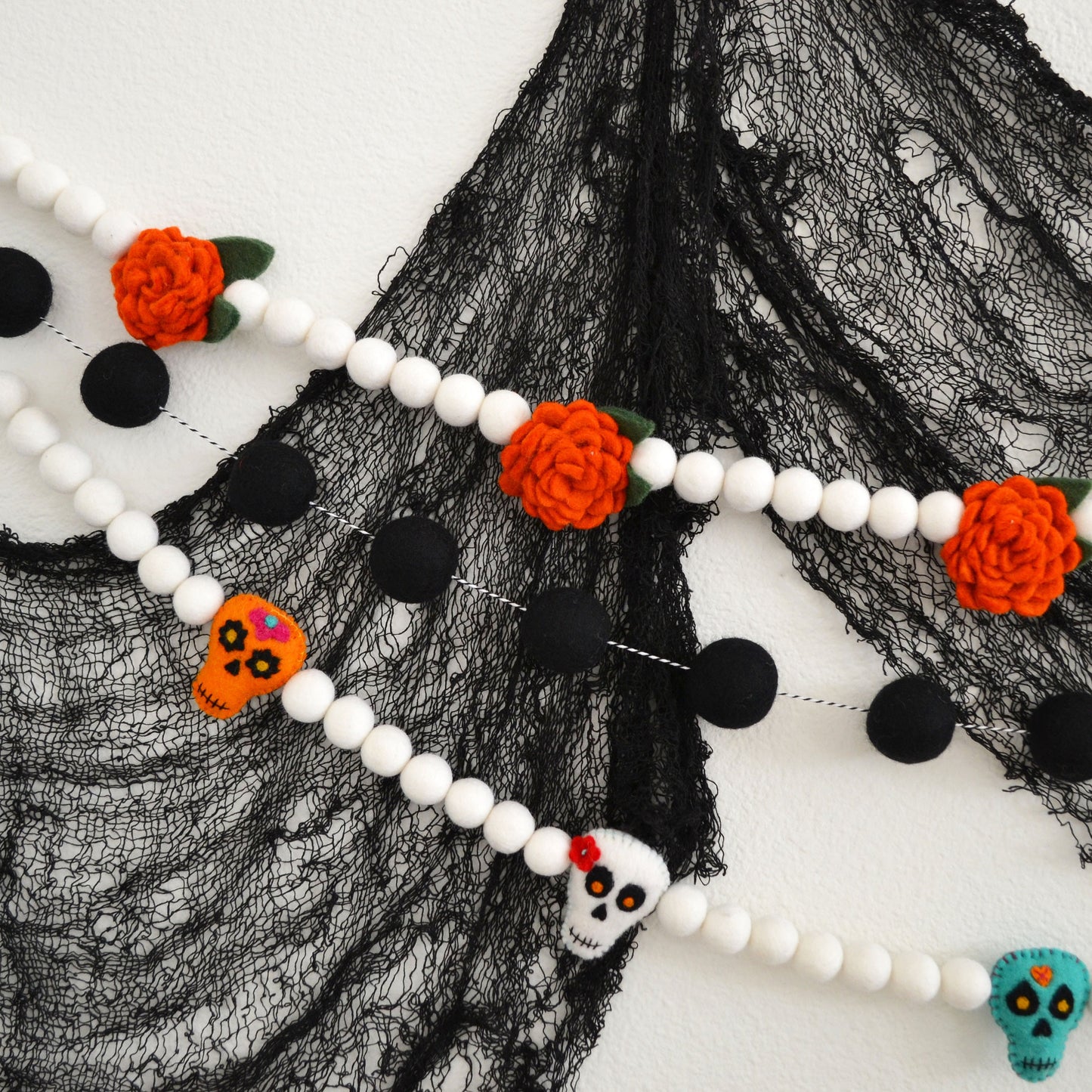 Dia De Los Muertos Felt Garland - Day of the Dead Garland, Felt Ball Garland, Dia De Los Muertos Decor, Sugar Skull, Skull Garland