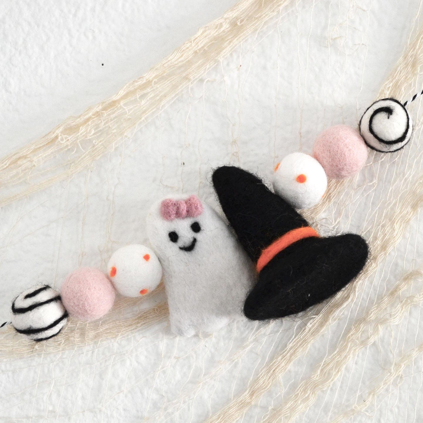 Halloween Garland /MAGICAL Halloween Decoration /Halloween Felt Ball Garland /Halloween Decoration /Halloween Party Decor/ Halloween Banner