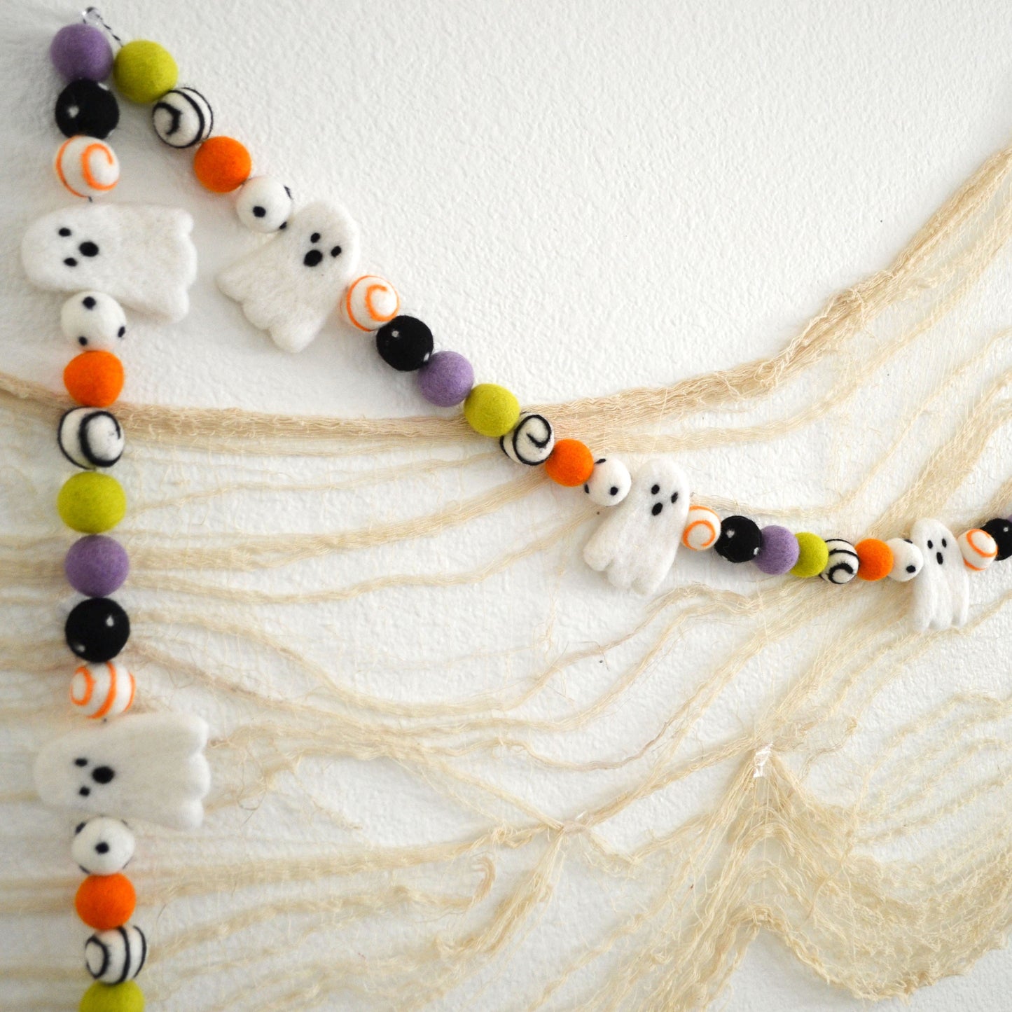 Ghost Halloween Garland - Felt Ball Garland, Halloween Felt Garland, Halloween Decor, Halloween Garland, Felt Ghost, Halloween Decoration