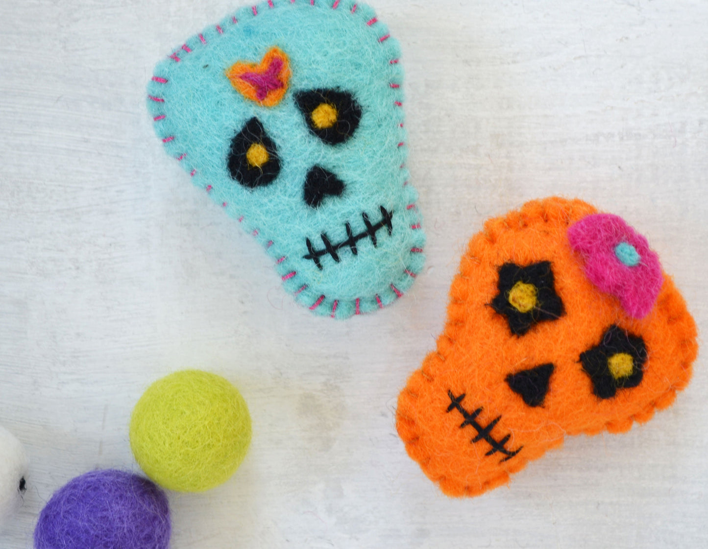 Dia De Los Muertos Felt Garland - Day of the Dead Garland, Felt Ball Garland, Dia De Los Muertos Decor, Sugar Skull, Skull Garland