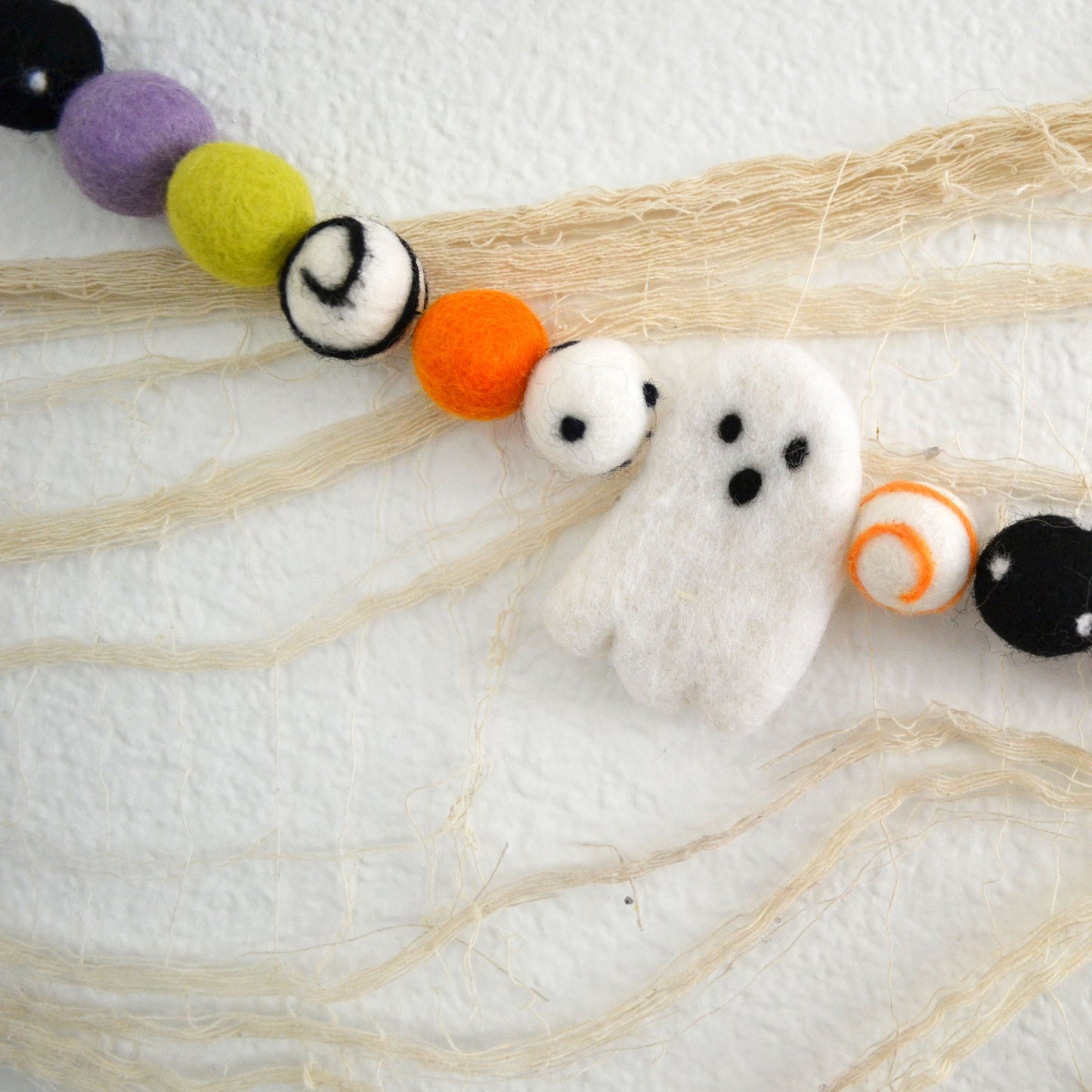 Ghost Halloween Garland - Felt Ball Garland, Halloween Felt Garland, Halloween Decor, Halloween Garland, Felt Ghost, Halloween Decoration