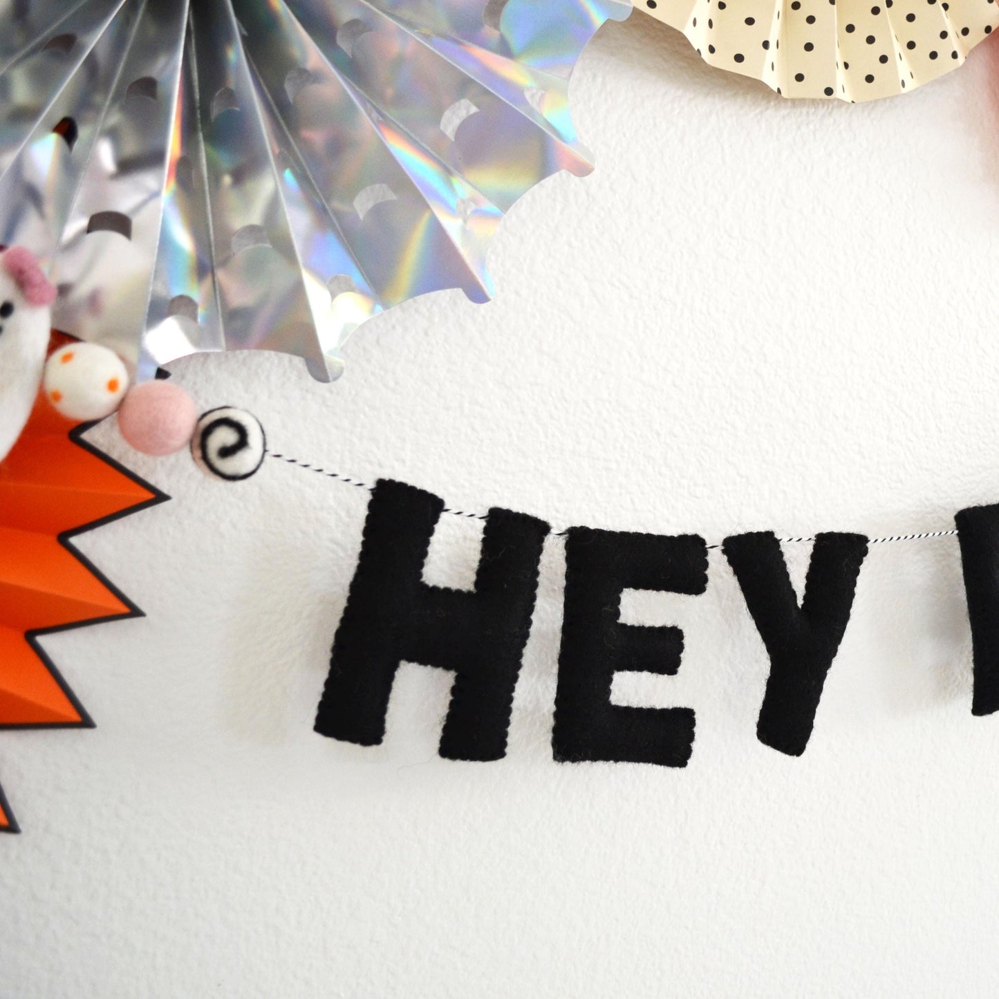 Halloween Felt Banner - HEY BOO Black