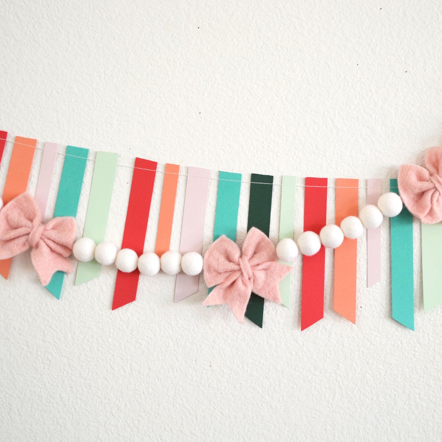 Christmas Felt Garland | Christmas Garland | Felt Bow Garland | Bow Garland | Christmas Decoration | Holiday Decor | Pink Bow | Felt Bow