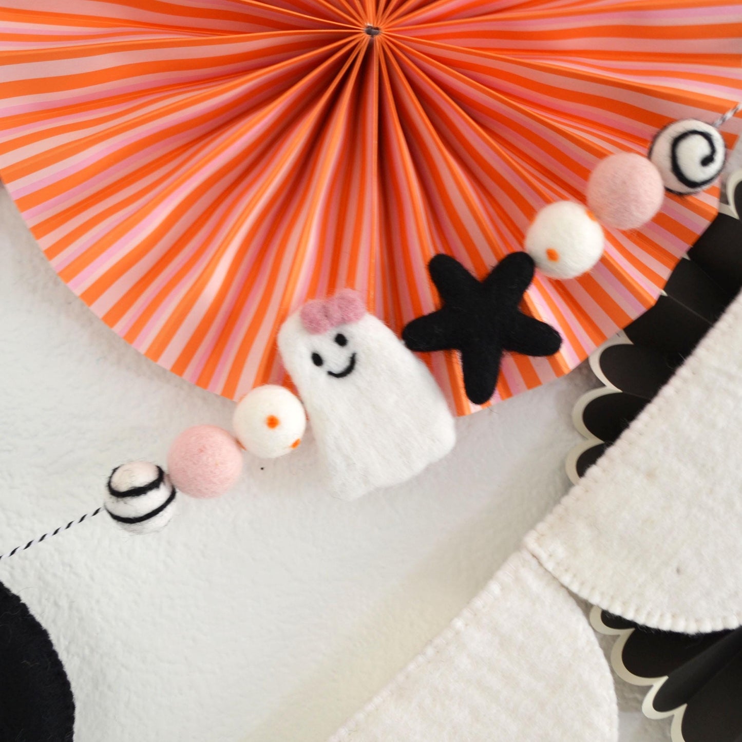 Halloween HEY BOO Banner | Felt Ghost Banner | Felt Ball Garland | Halloween Decor | Felt Ghost Garland | Felt Banner | Halloween Decoration