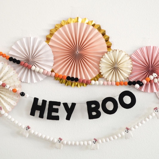 Halloween Felt Ball Garland-  HEY BOO /Halloween Garland /Halloween Decorations /Halloween Party /Felt Ball Garland/BOO/Trick or Treat