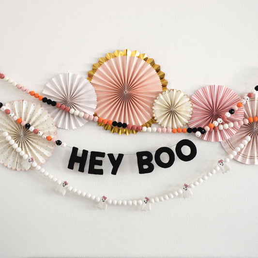 Halloween Felt Ball Garland-  HEY BOO /Halloween Garland /Halloween Decorations /Halloween Party /Felt Ball Garland/BOO/Trick or Treat